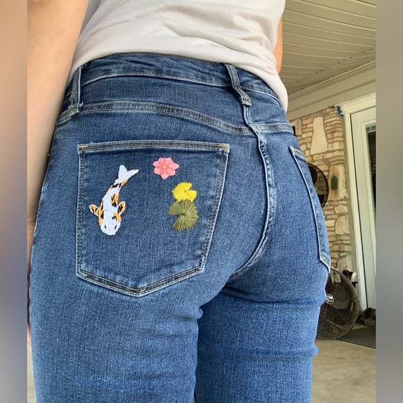Hand embroidered koi fish Universal Thread jeans - Picture 4 of 9